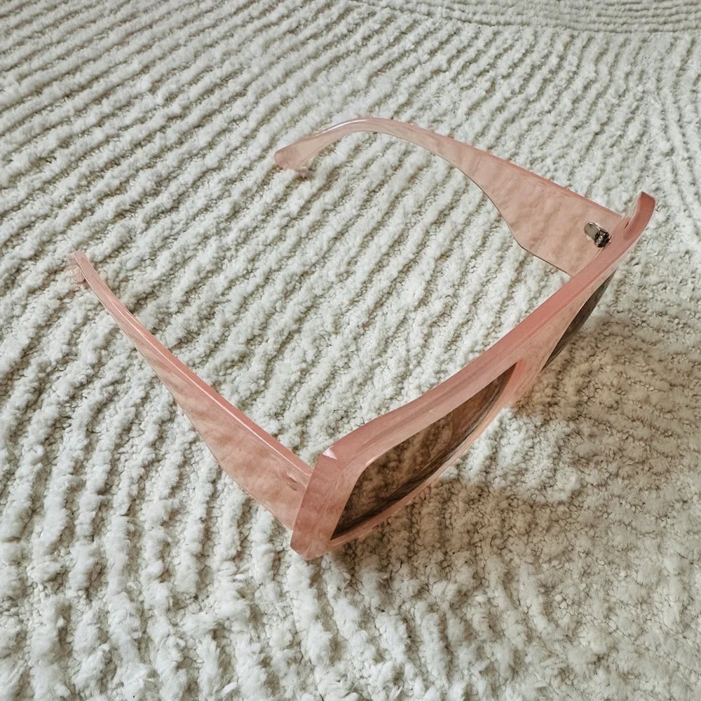 🔥BUNDLE ME🔥Oversized Pink Square Fashion Sunglasses Perfect for Any Season - Picture 4 of 6